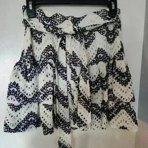 AQUA Navy and White Islet Tiered Mini Skirt size xs (47)
